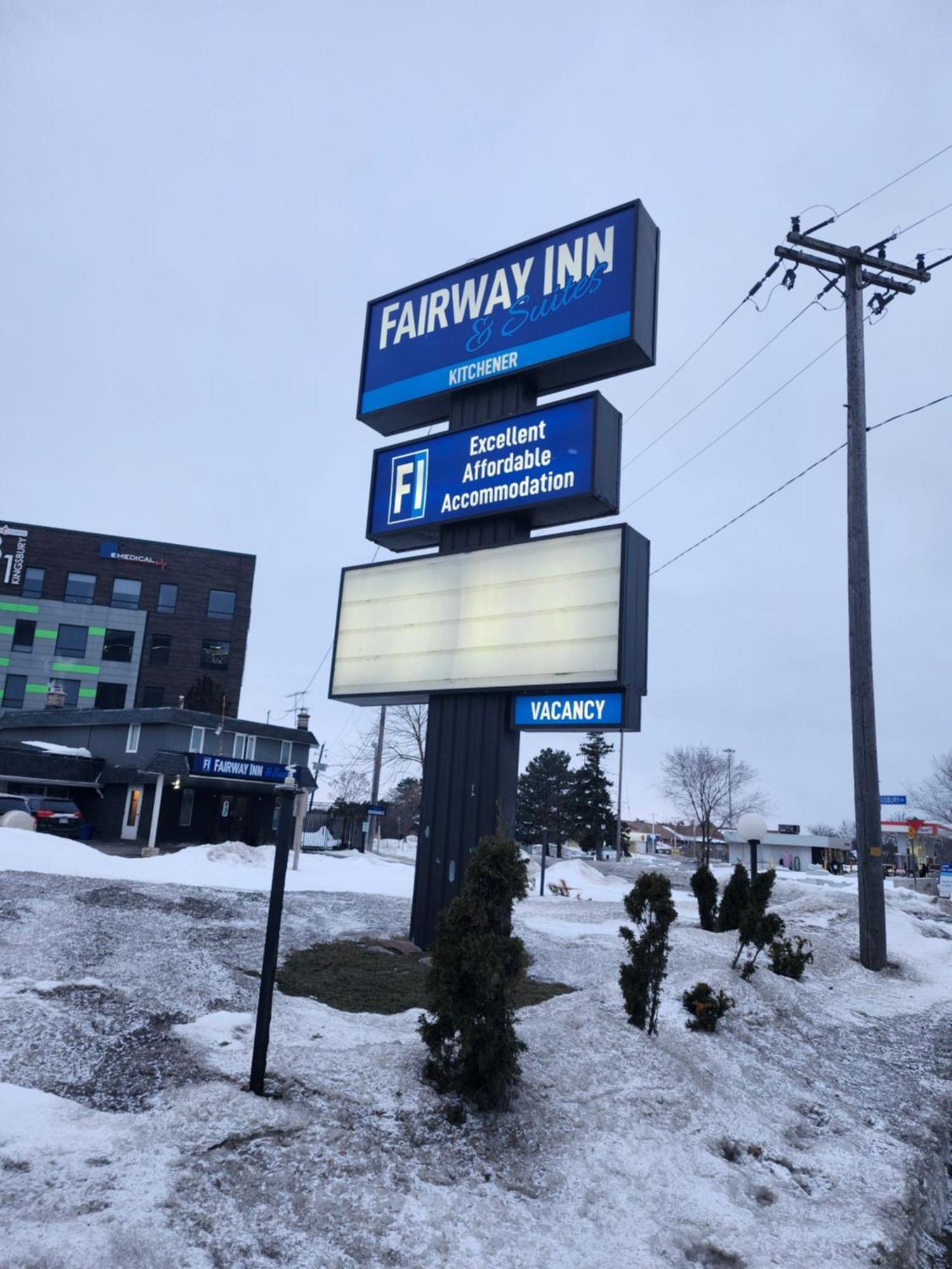 Fairway Inn & Suites 키치너 외부 사진