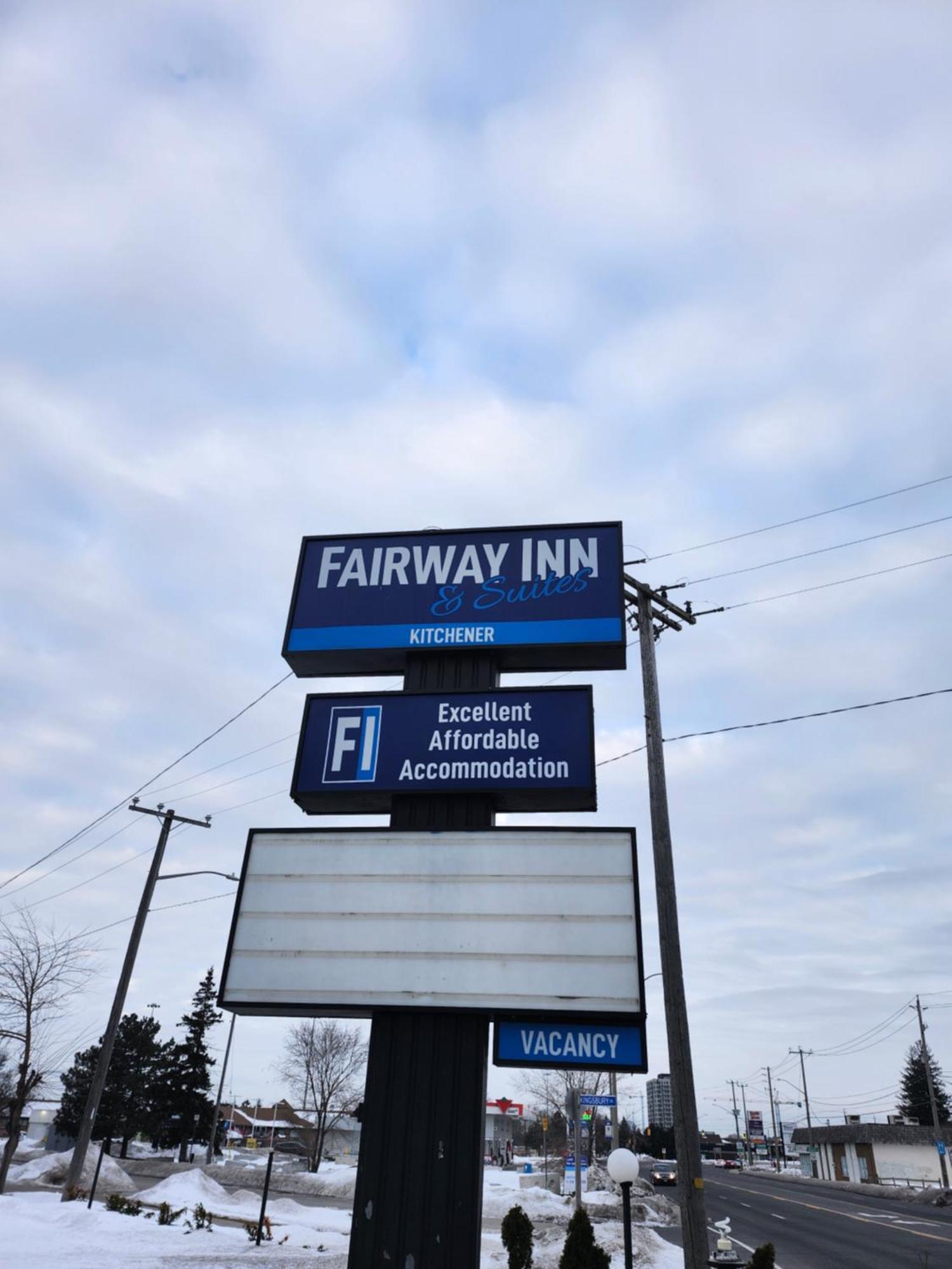Fairway Inn & Suites 키치너 외부 사진