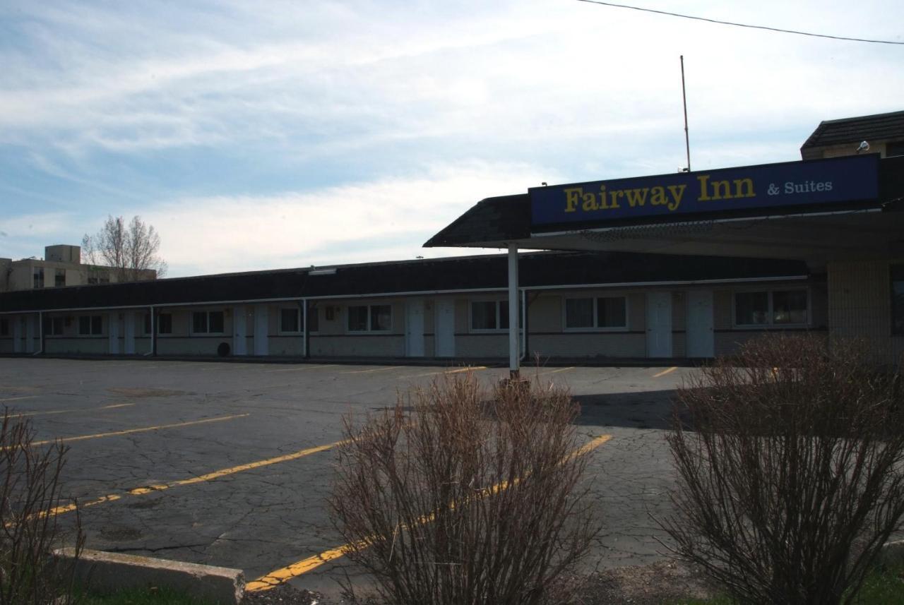 Fairway Inn & Suites 키치너 외부 사진